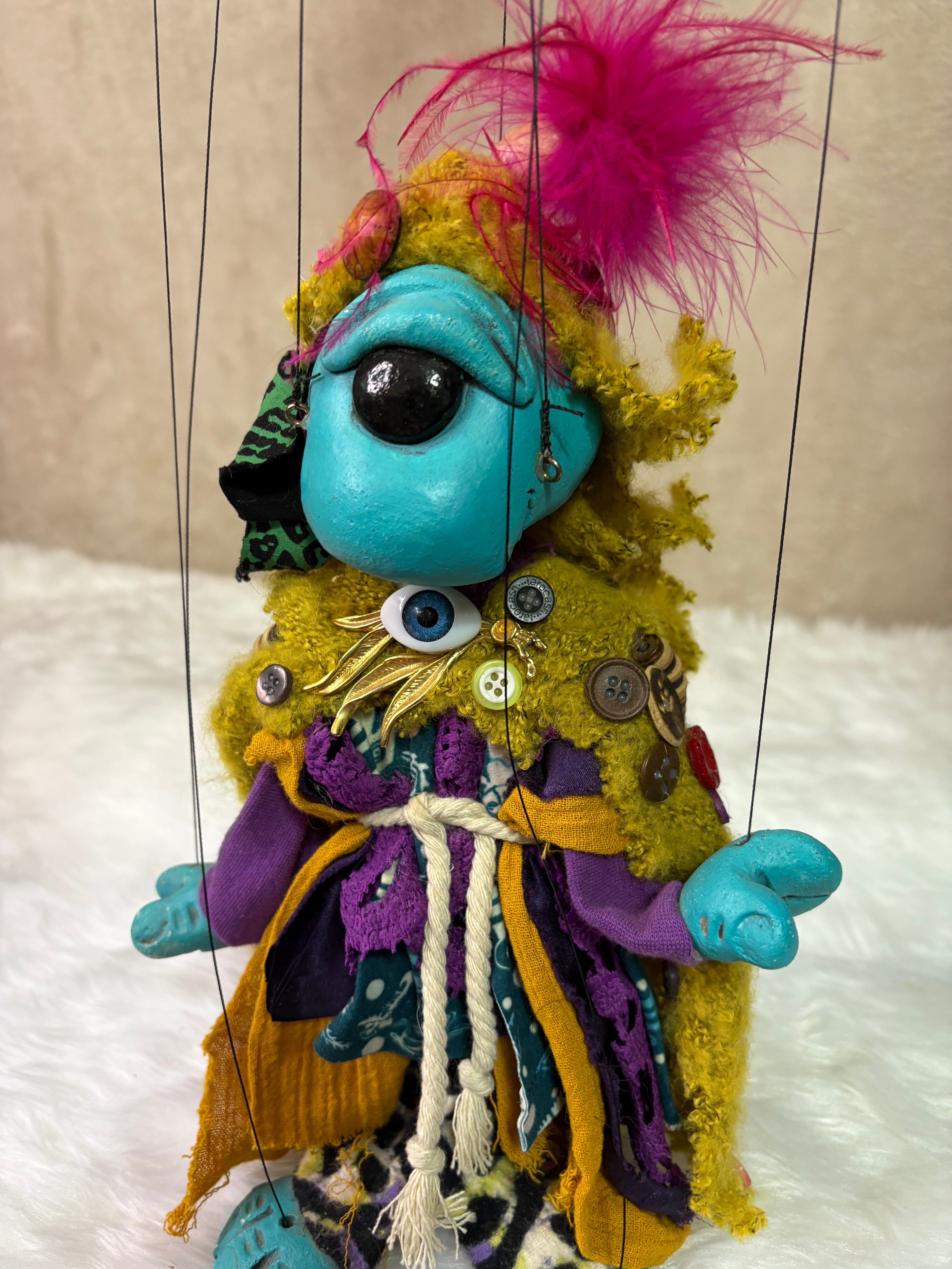Hindwoods - an Eyelander Oddling marionette