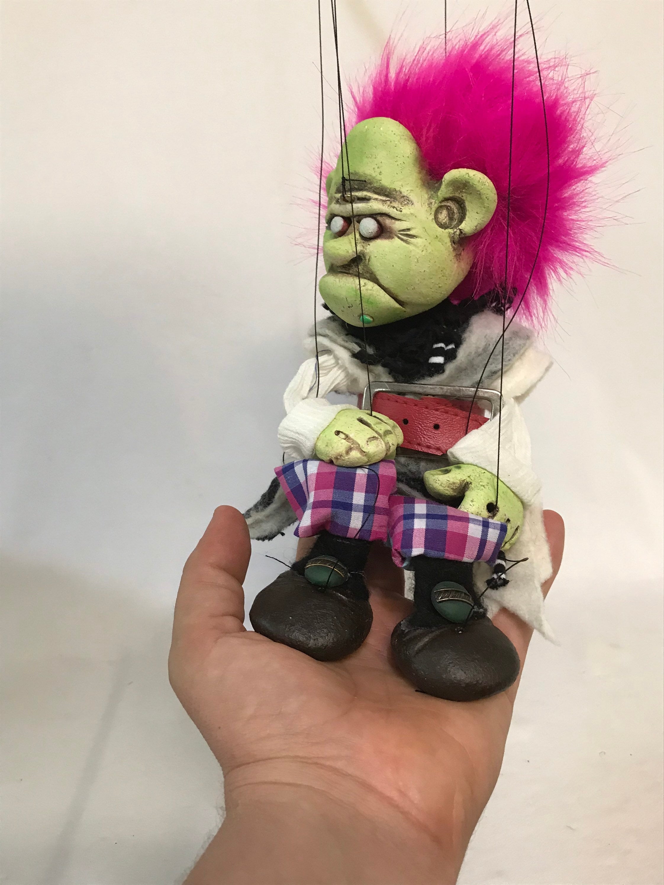 Madge Mugwort: Zombie Marionette
