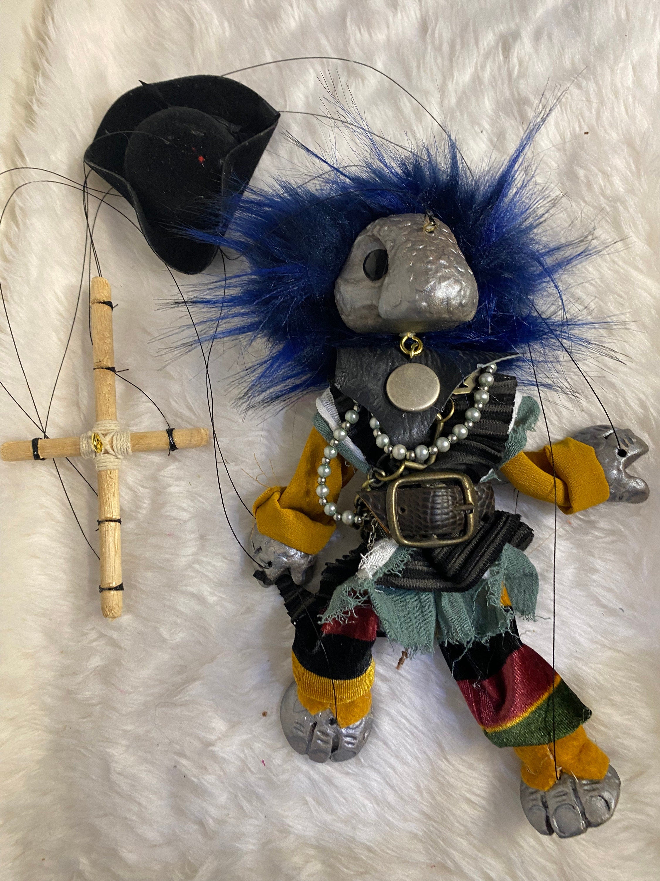Kaptain Kailani - an Oceanic Oddling marionette
