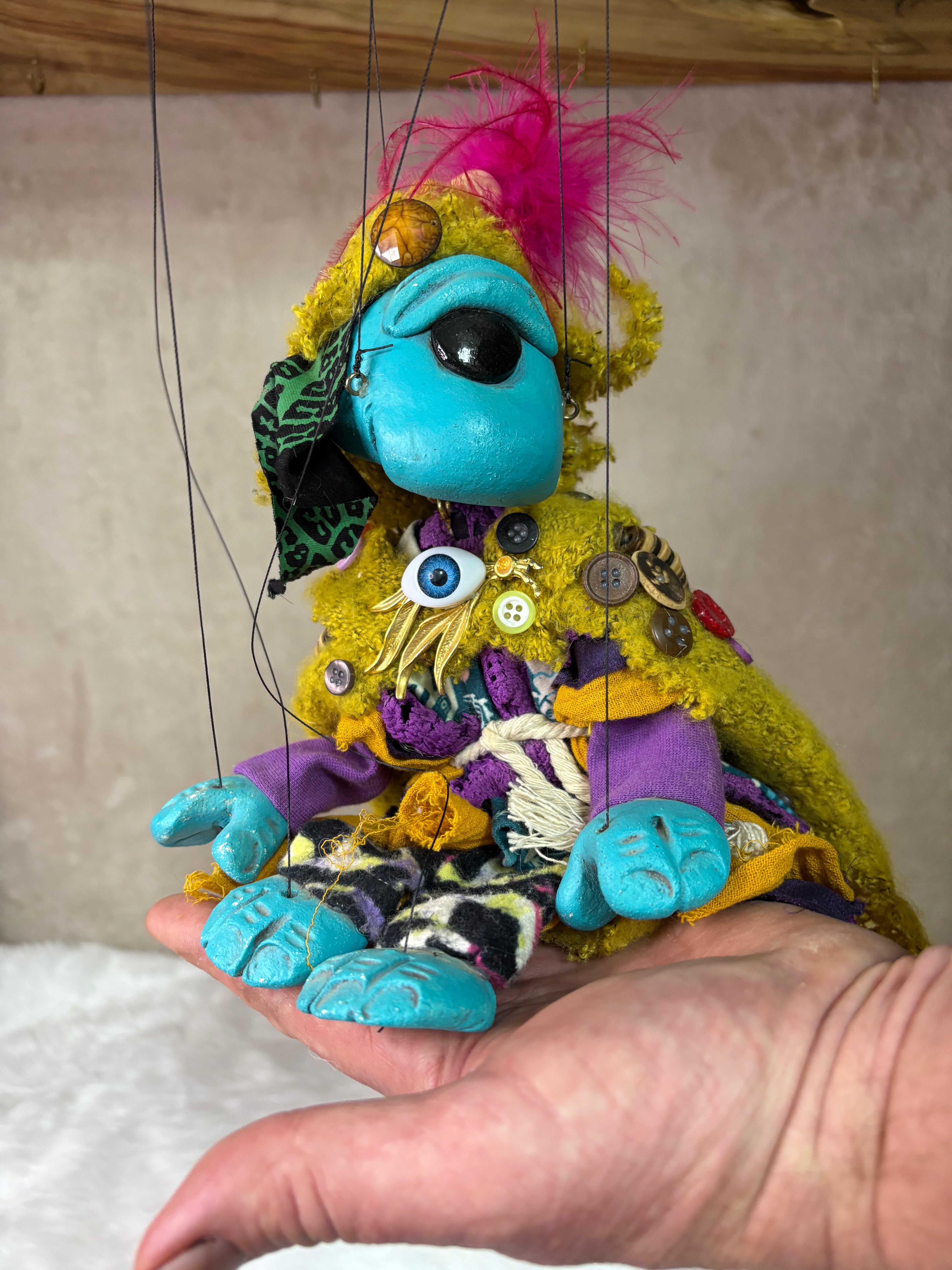 Hindwoods - an Eyelander Oddling marionette