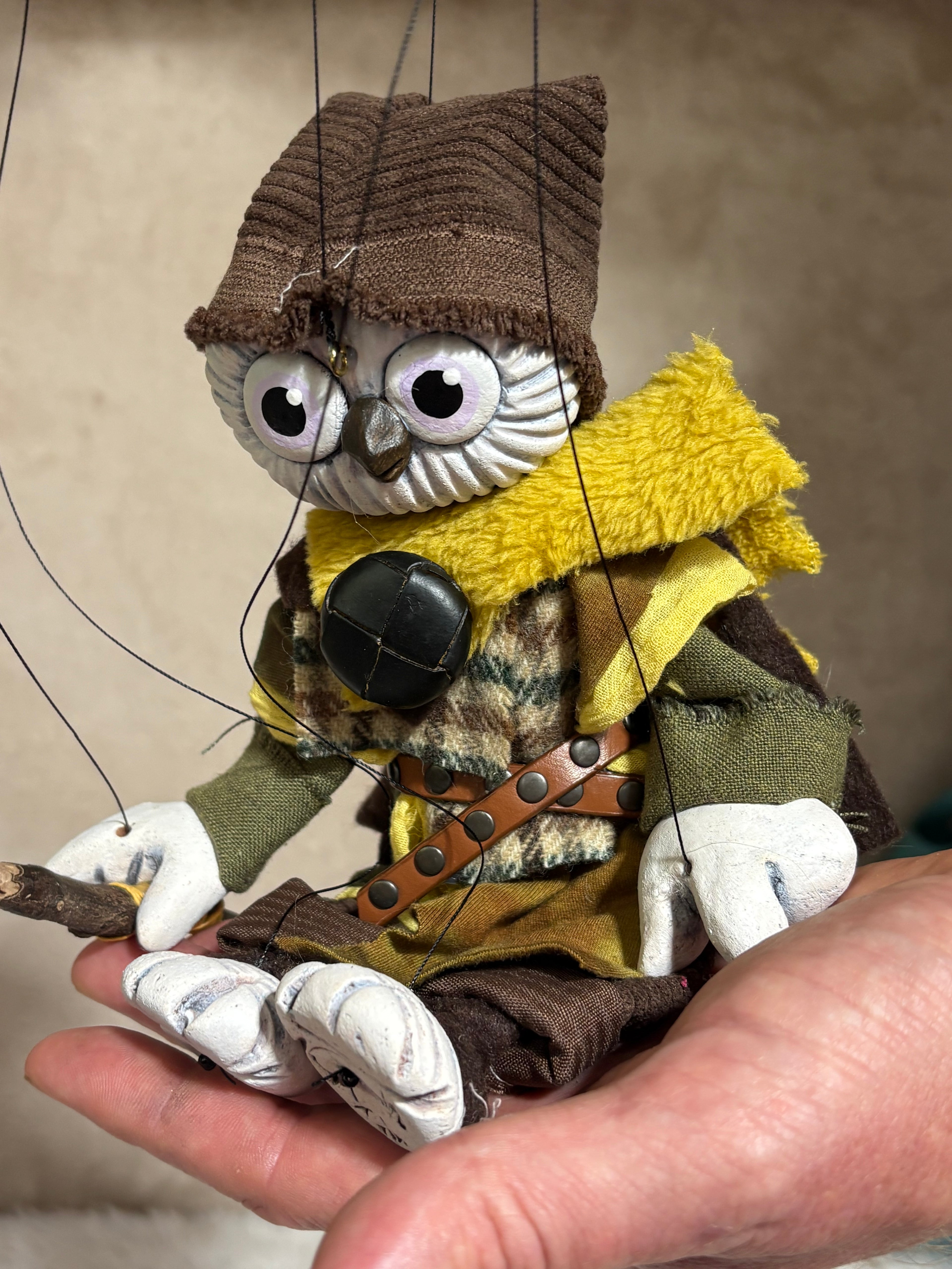 Hoots the Owl : Anthro Marionette
