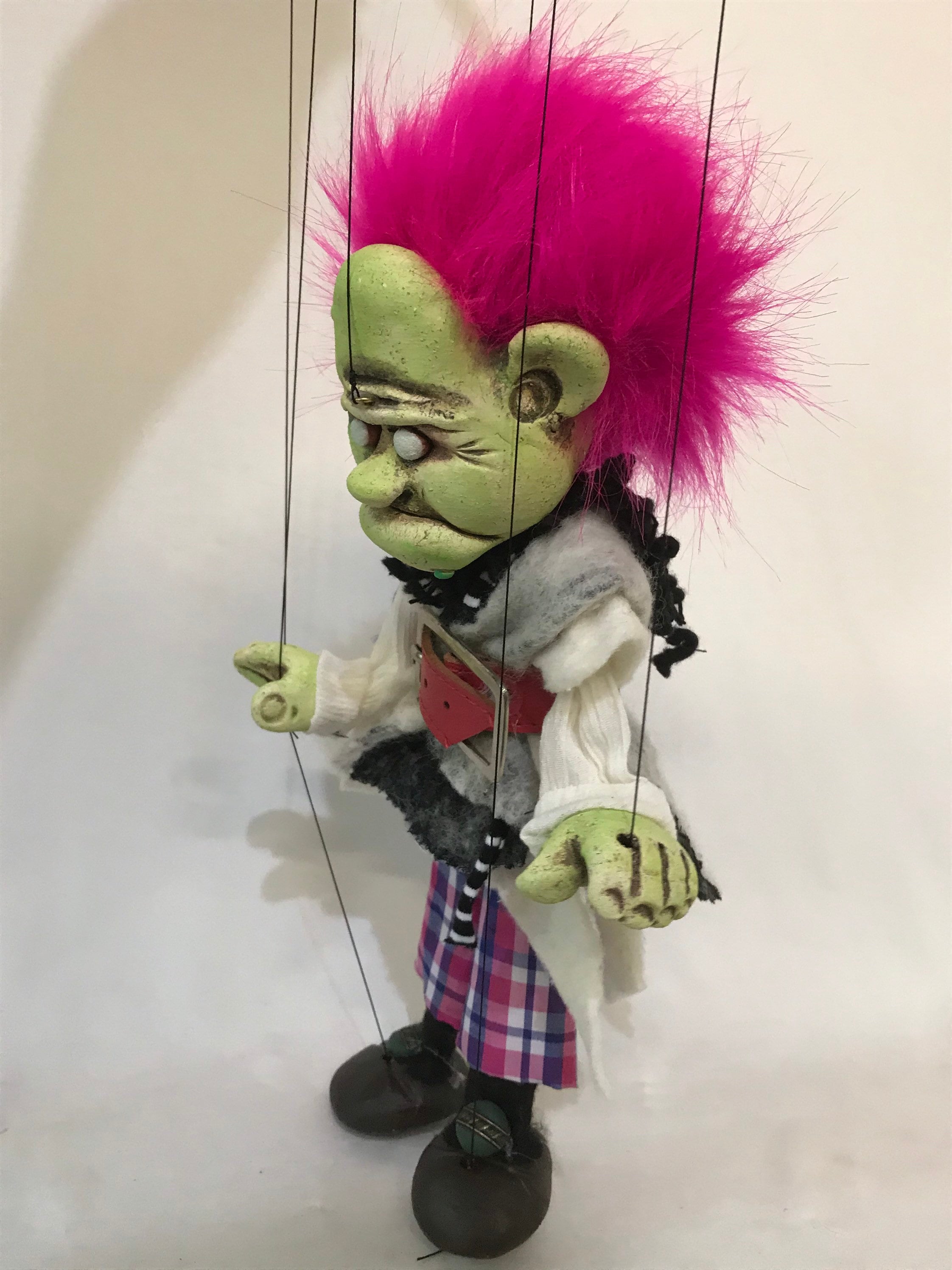 Madge Mugwort: Zombie Marionette