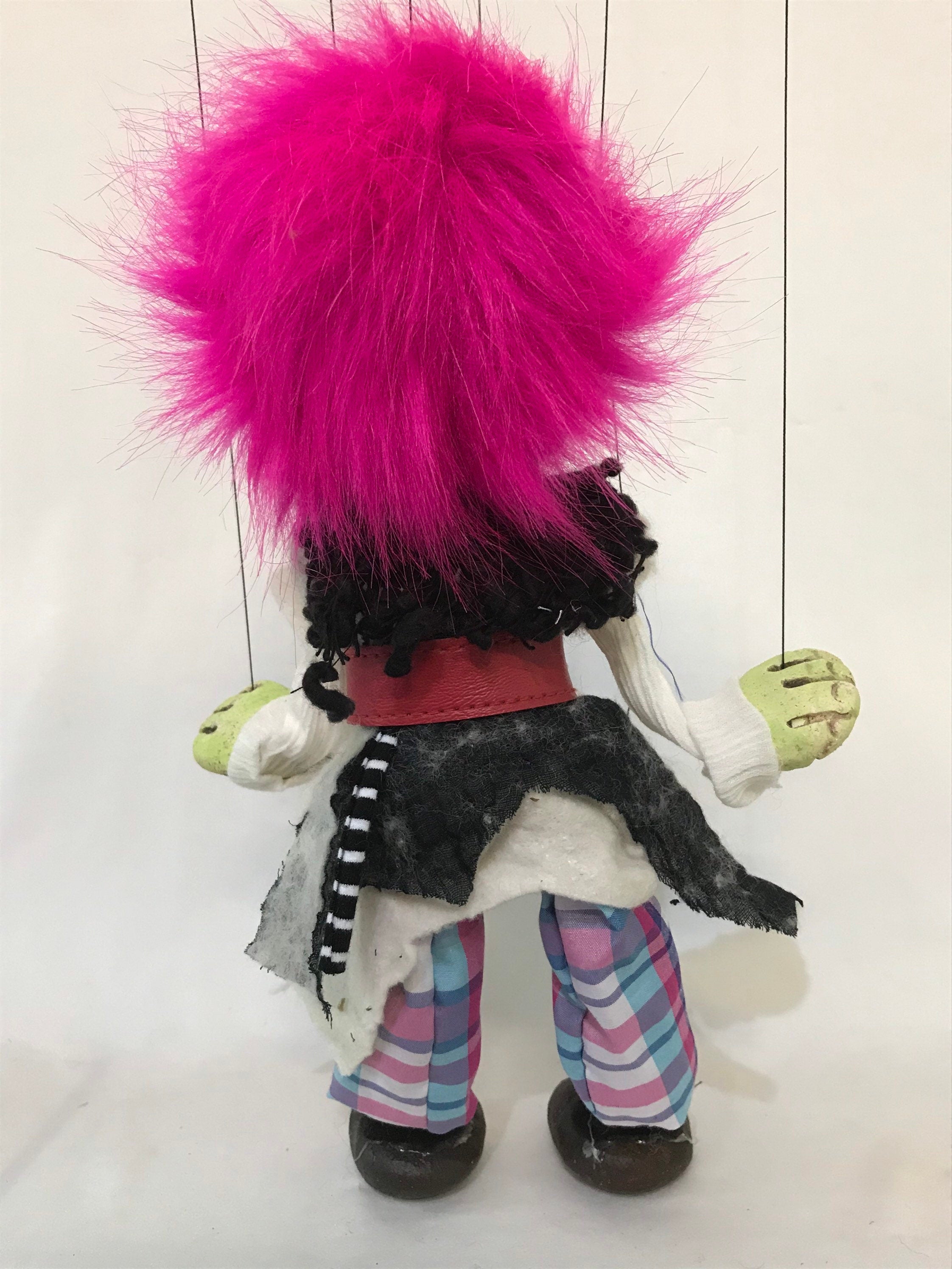 Madge Mugwort: Zombie Marionette